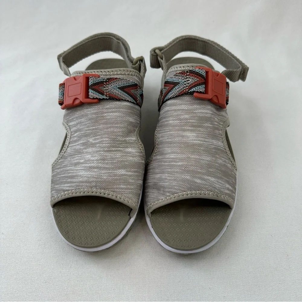 Muk Luks Boardwalk Parade Sandal Clay 7 Gray